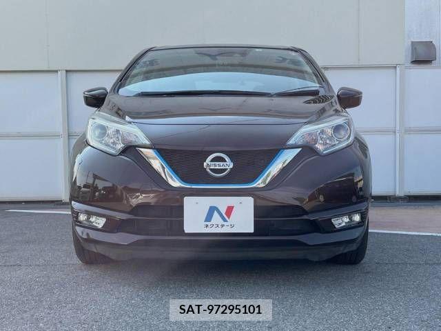 Nissan NOTE 2018-05 365485-14