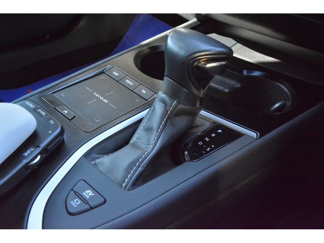 Lexus UX 2020-01 192659-13