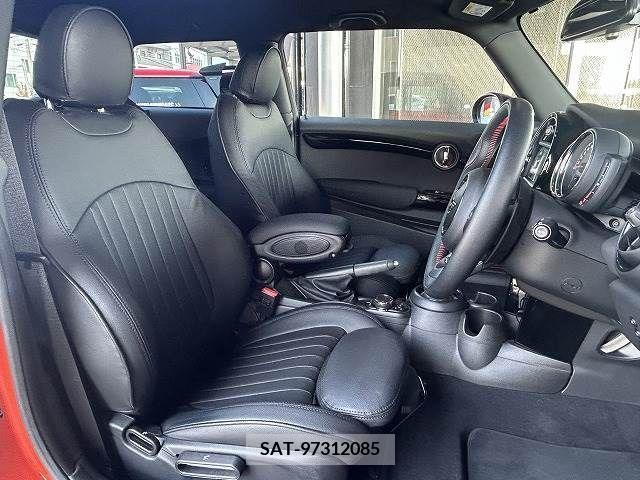 Bmw MINI 2018-08 215852-16