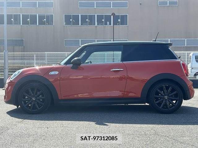 Bmw MINI 2018-08 215852-15