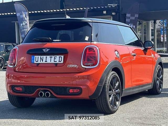 Bmw MINI 2018-08 215852-12
