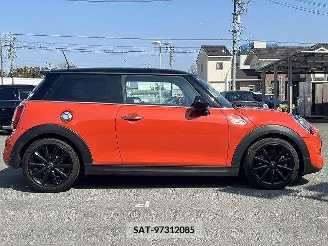 Bmw MINI 2018-08 215852-11
