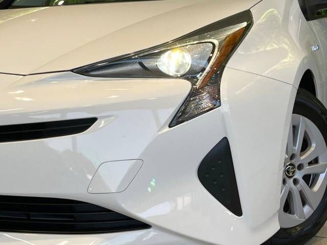Toyota PRIUS 2019-01 190650-12