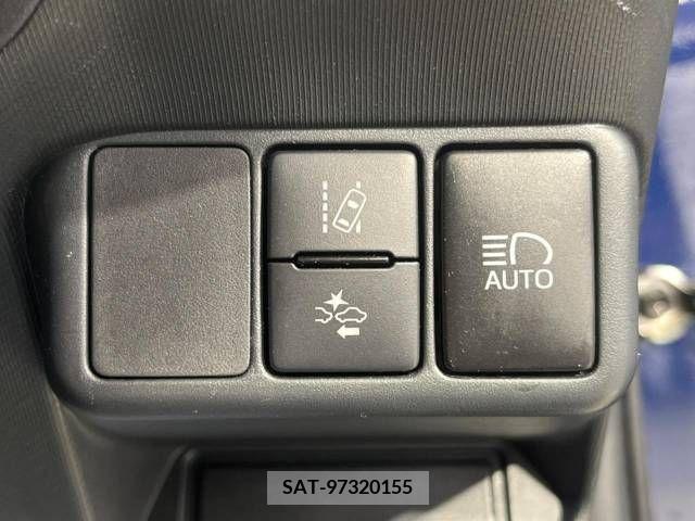 Toyota AQUA 2018-03 379633-4