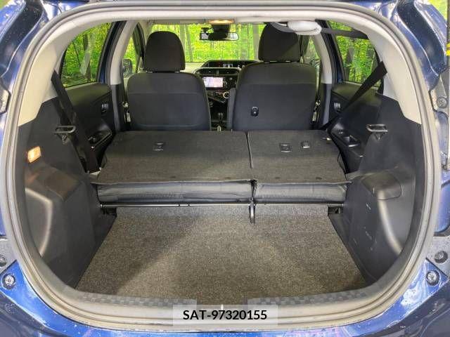 Toyota AQUA 2018-03 379633-10
