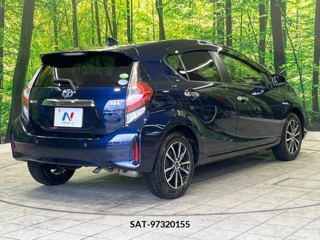 Toyota AQUA 2018-03 379633-17