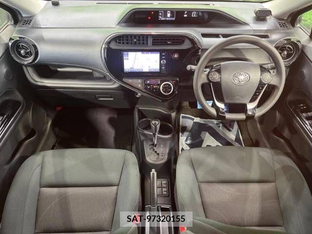 Toyota AQUA 2018-03 379633-1