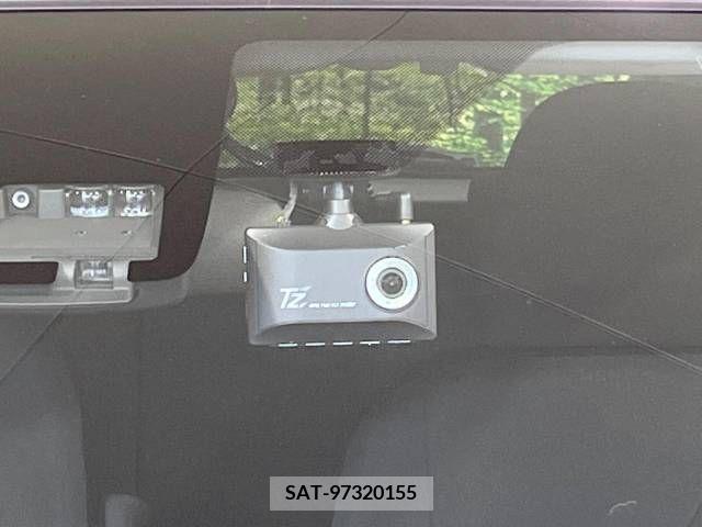 Toyota AQUA 2018-03 379633-7