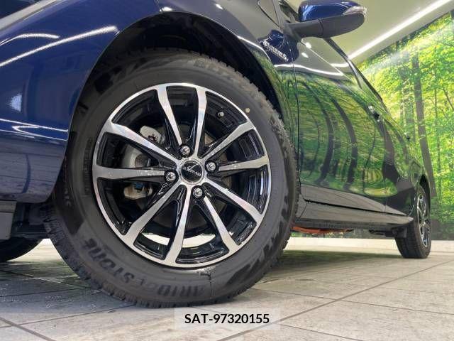 Toyota AQUA 2018-03 379633-13
