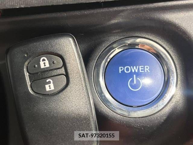Toyota AQUA 2018-03 379633-6