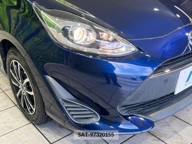 Toyota AQUA 2018-03 379633-12