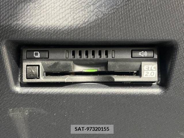 Toyota AQUA 2018-03 379633-5
