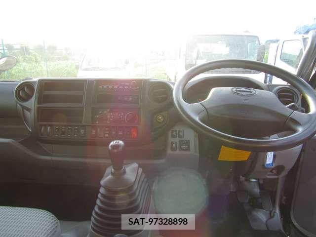 Hino DUTRO 2015-06 390525-13