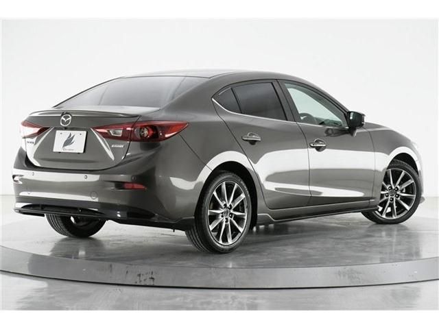 Mazda AXELA 2018-06 17637-1