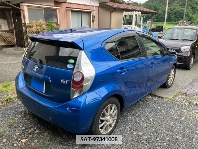 Toyota AQUA 2013-09 355118-3