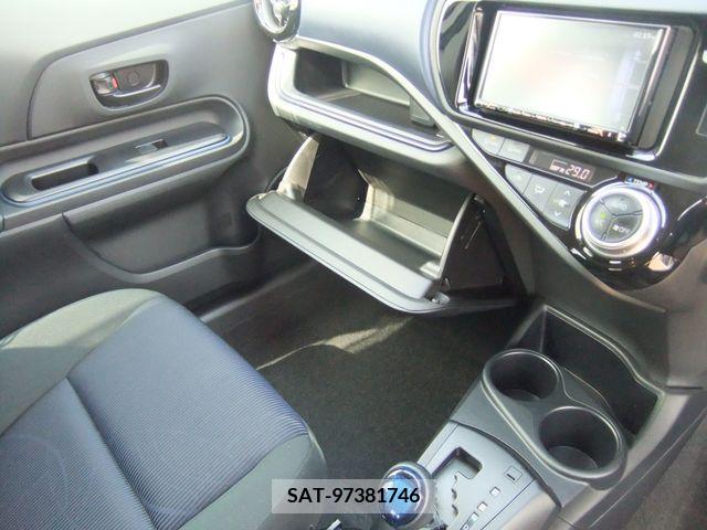Toyota AQUA 2017-03 314283-12