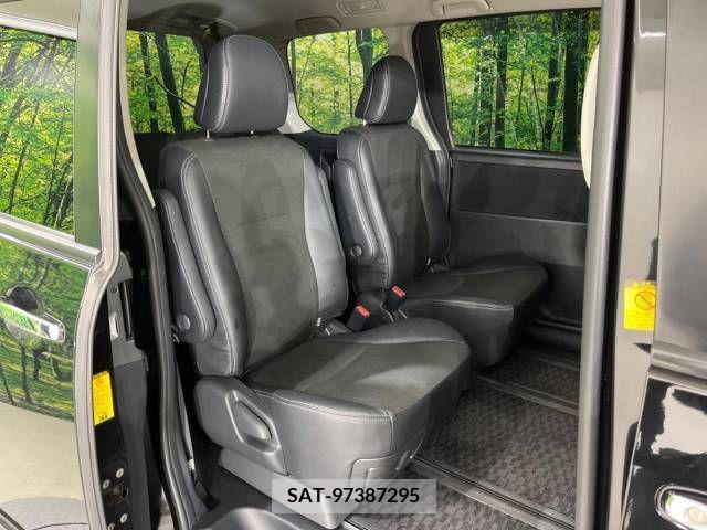 Toyota VOXY 2013-11 219702-8