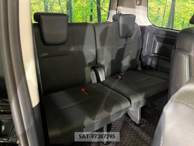 Toyota VOXY 2013-11 219702-9