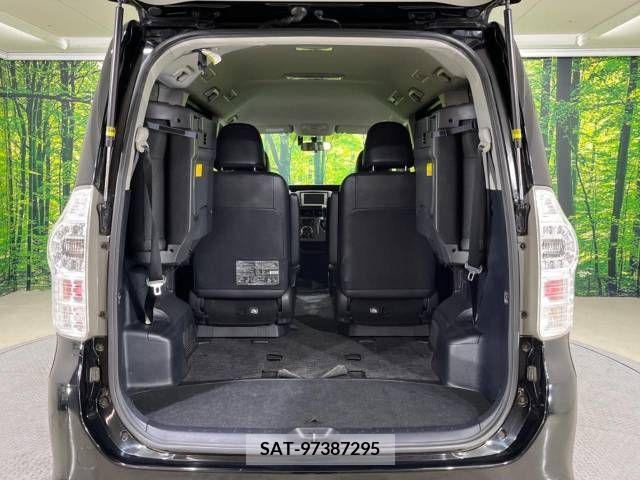 Toyota VOXY 2013-11 219702-10