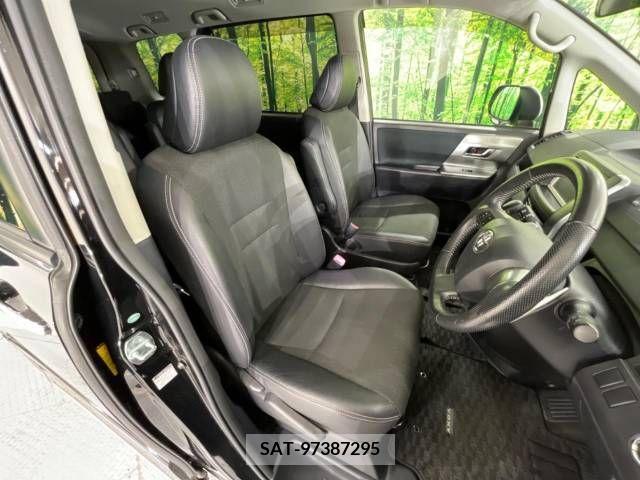 Toyota VOXY 2013-11 219702-7