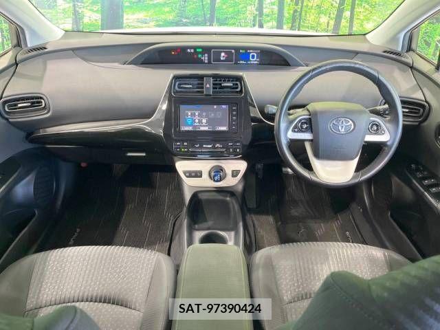 Toyota PRIUS 2016-04 211625-1
