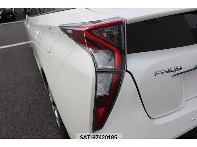 Toyota PRIUS 2016-04 381564-13