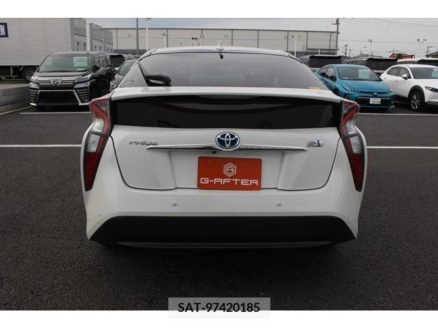 Toyota PRIUS 2016-04 381564-9