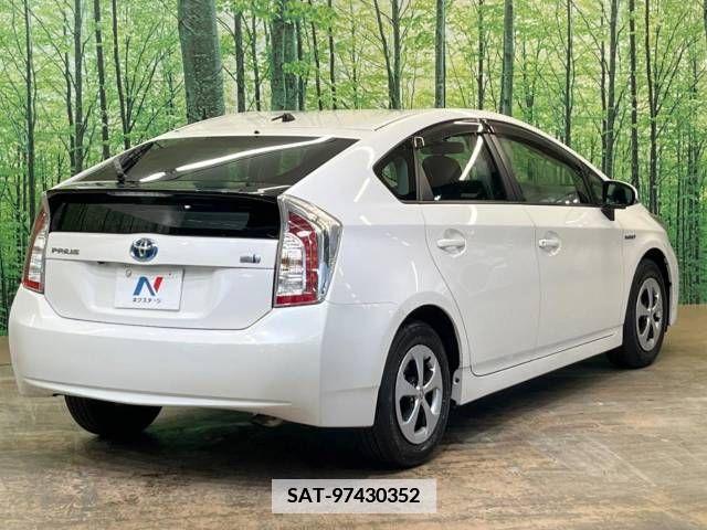 Toyota PRIUS 2013-10 346864-17