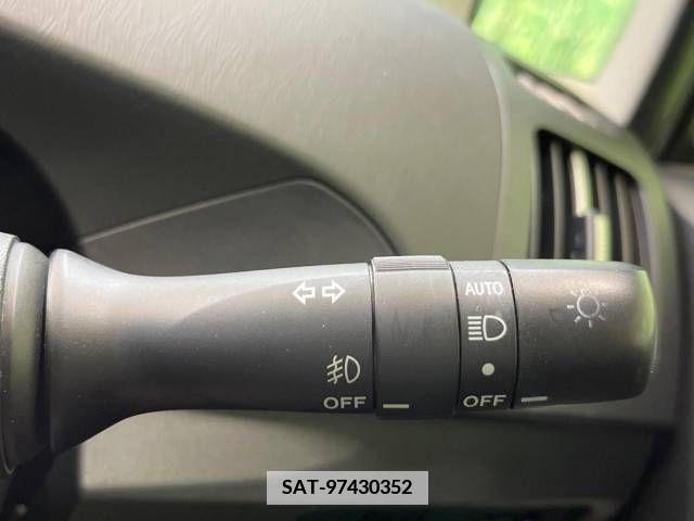 Toyota PRIUS 2013-10 346864-6