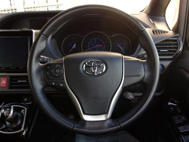 Toyota NOAH HYBRID 2021-03 23648-14