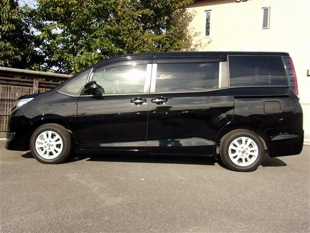 Toyota NOAH HYBRID 2021-03 23648-5