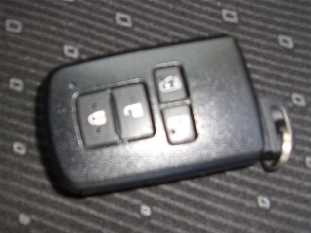 Toyota NOAH HYBRID 2021-03 23648-26