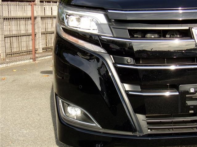 Toyota NOAH HYBRID 2021-03 23648-9
