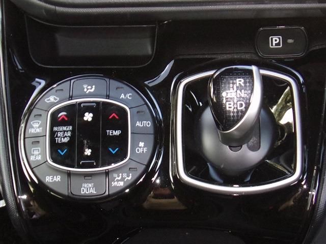 Toyota NOAH HYBRID 2021-03 23648-16