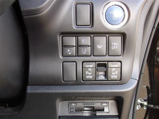 Toyota NOAH HYBRID 2021-03 23648-19