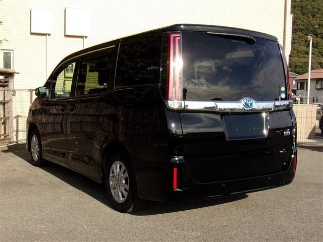 Toyota NOAH HYBRID 2021-03 23648-3