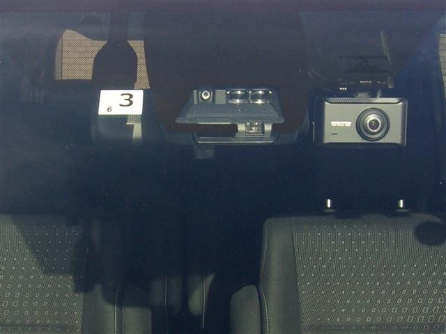 Toyota NOAH HYBRID 2021-03 23648-25