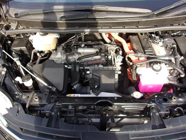 Toyota NOAH HYBRID 2021-03 23648-27