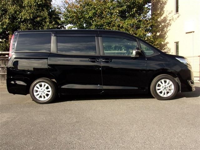 Toyota NOAH HYBRID 2021-03 23648-6