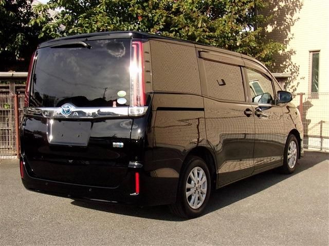 Toyota NOAH HYBRID 2021-03 23648-1