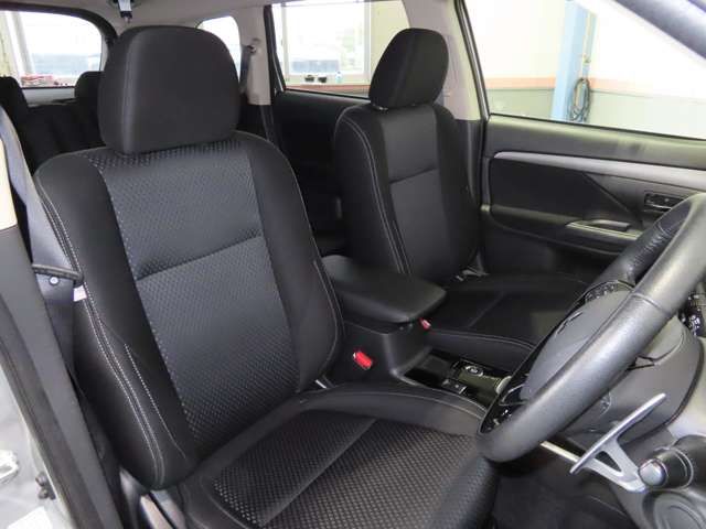 Mitsubishi OUTLANDER 2018-06 10187-3
