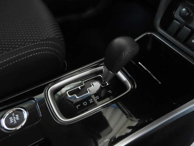 Mitsubishi OUTLANDER 2018-06 10187-15