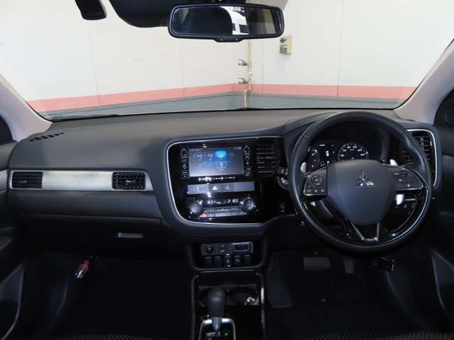 Mitsubishi OUTLANDER 2018-06 10187-2