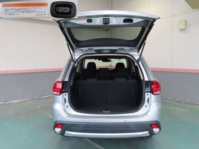 Mitsubishi OUTLANDER 2018-06 10187-7