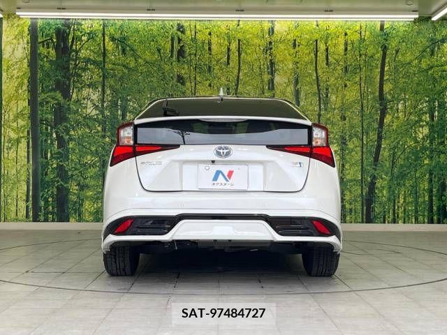 Toyota PRIUS 2020-08 332083-15