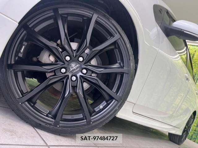 Toyota PRIUS 2020-08 332083-13