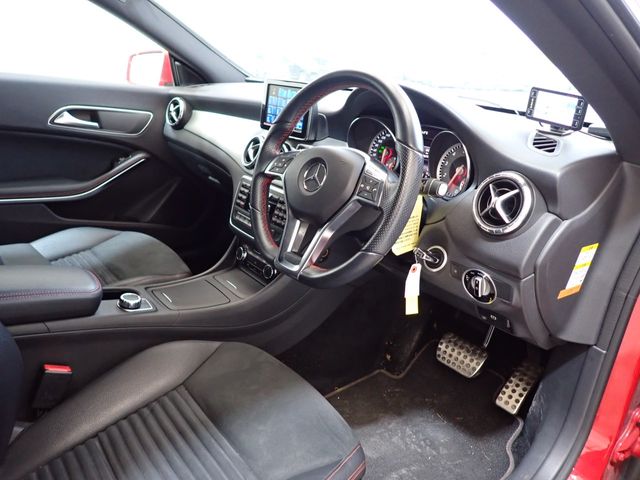 Mercedes Benz CLA-CLASS 2014-02 26725-1