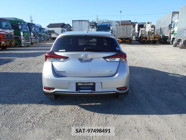 Toyota AURIS 2017-04 261479-6