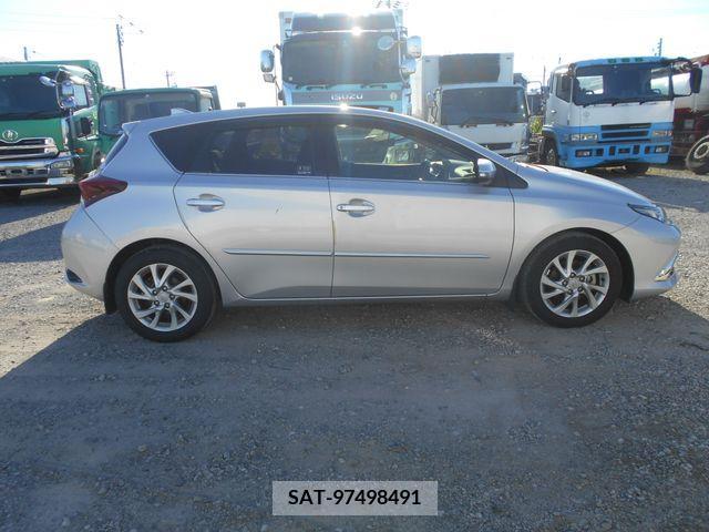 Toyota AURIS 2017-04 261479-5