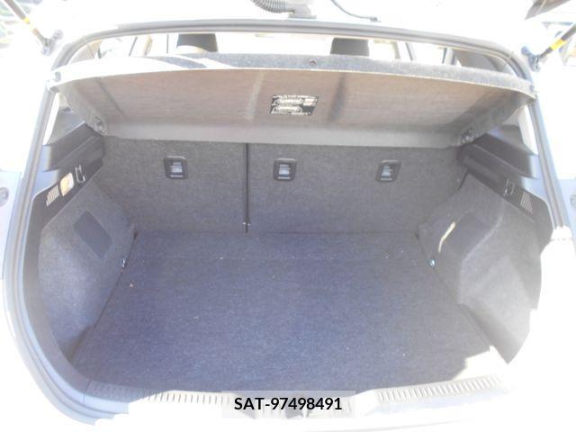 Toyota AURIS 2017-04 261479-12